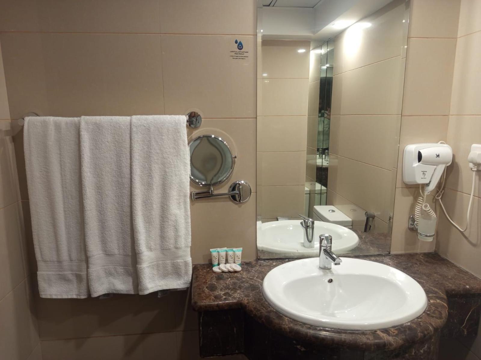 Hayah Plaza Hotel Medina Ngoại thất bức ảnh